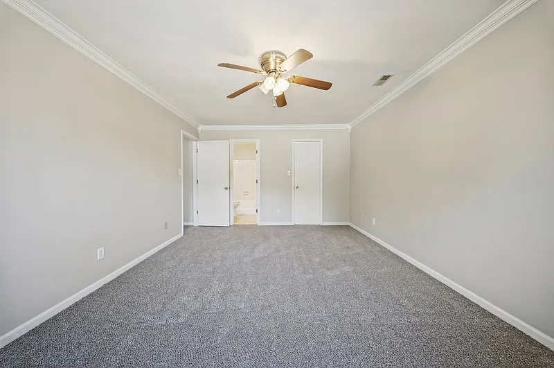 4 bed, 2.5 bath, 1800 sqft, $2,600 — Photo 4