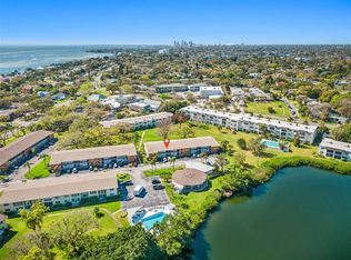 4520 Overlook Dr NE APT 128, Saint Petersburg, FL 33703