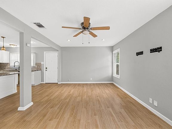 4th image of 622 Sorrell St
