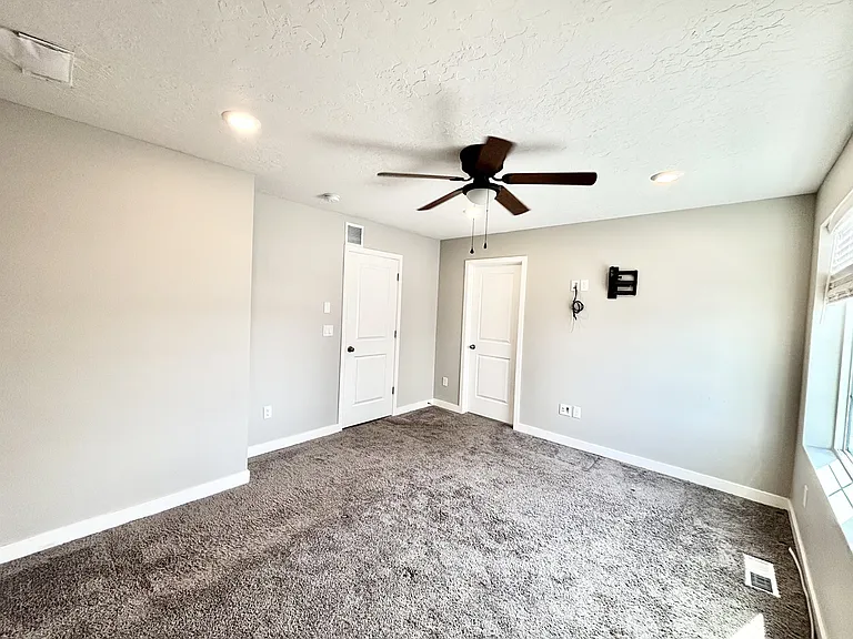 153 E Brushy Canyon St #1 — Photo 3