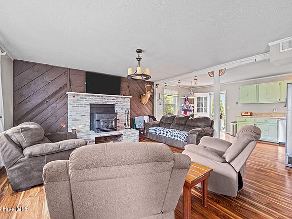 5th image of 137 Anglers Cove Road