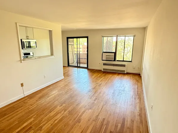 1587 N Colonial Ter #304, Arlington, VA 22209