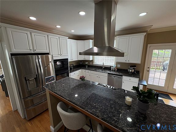 4th image of 4940 Riverplace Ct