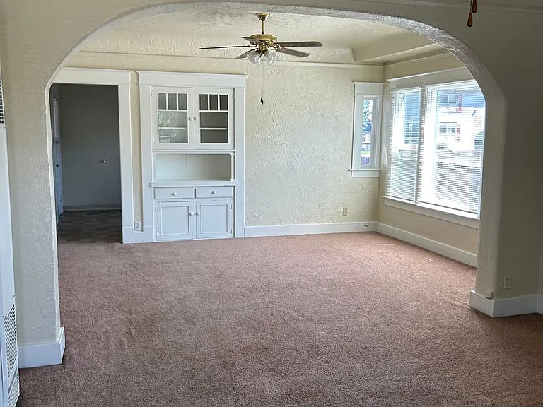 1100 E St — Photo 16