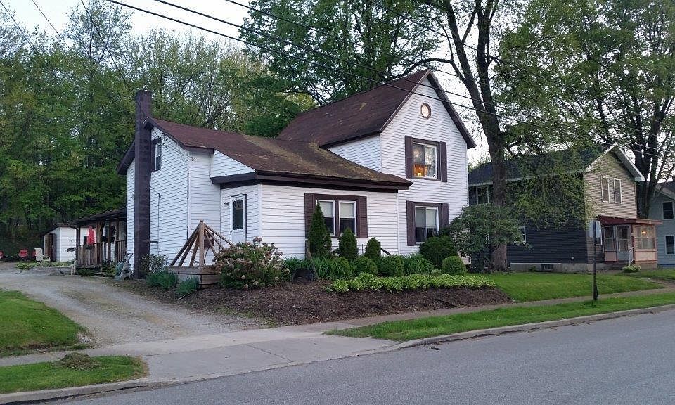 1st image of 15 Wellington St