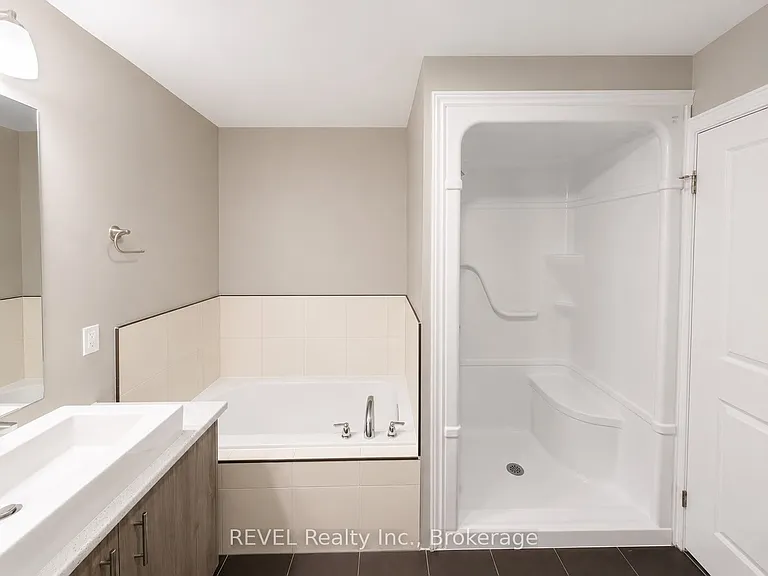 4 McLaughlin St — Photo 13