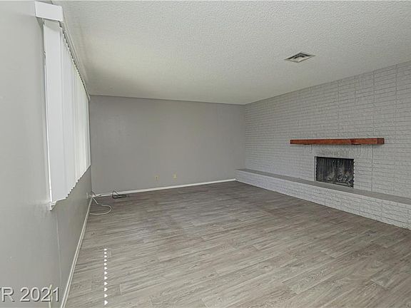 4th image of 178 Greenbriar Townhouse Way
