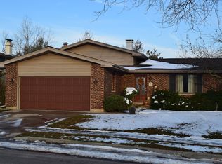 827 Napa St, Carol Stream, IL 60188