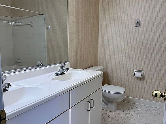 MB #1Bathroom