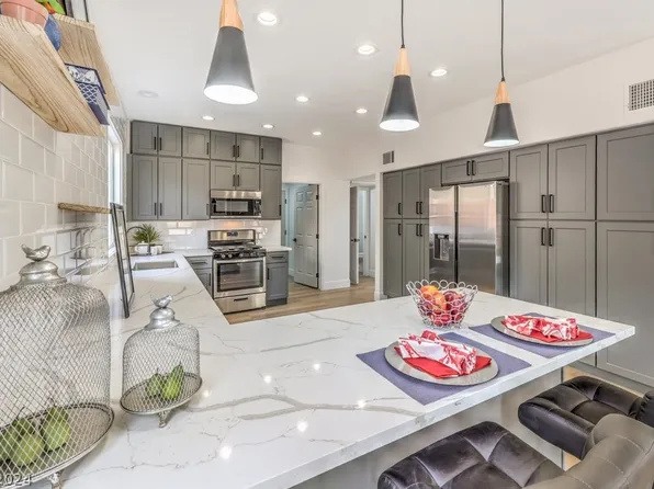 210 Sunlight Peak St, Henderson, NV 89012