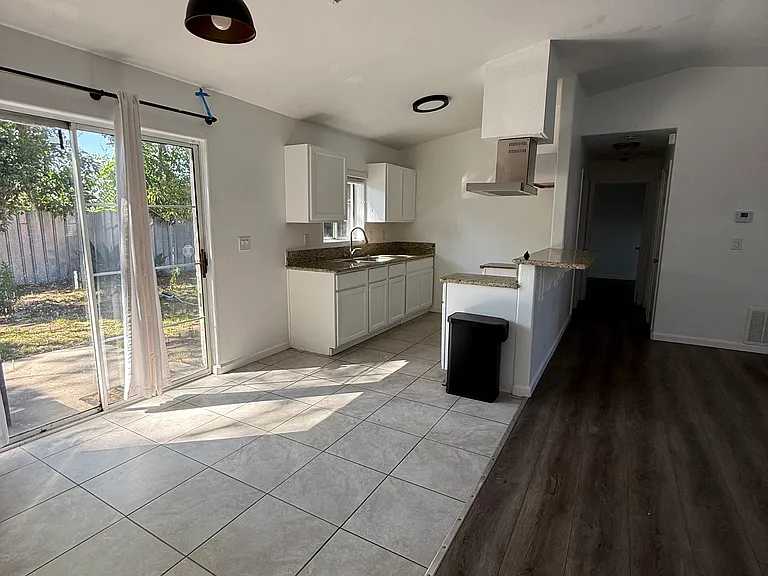 145 S 2nd Ave #1 — Photo 7