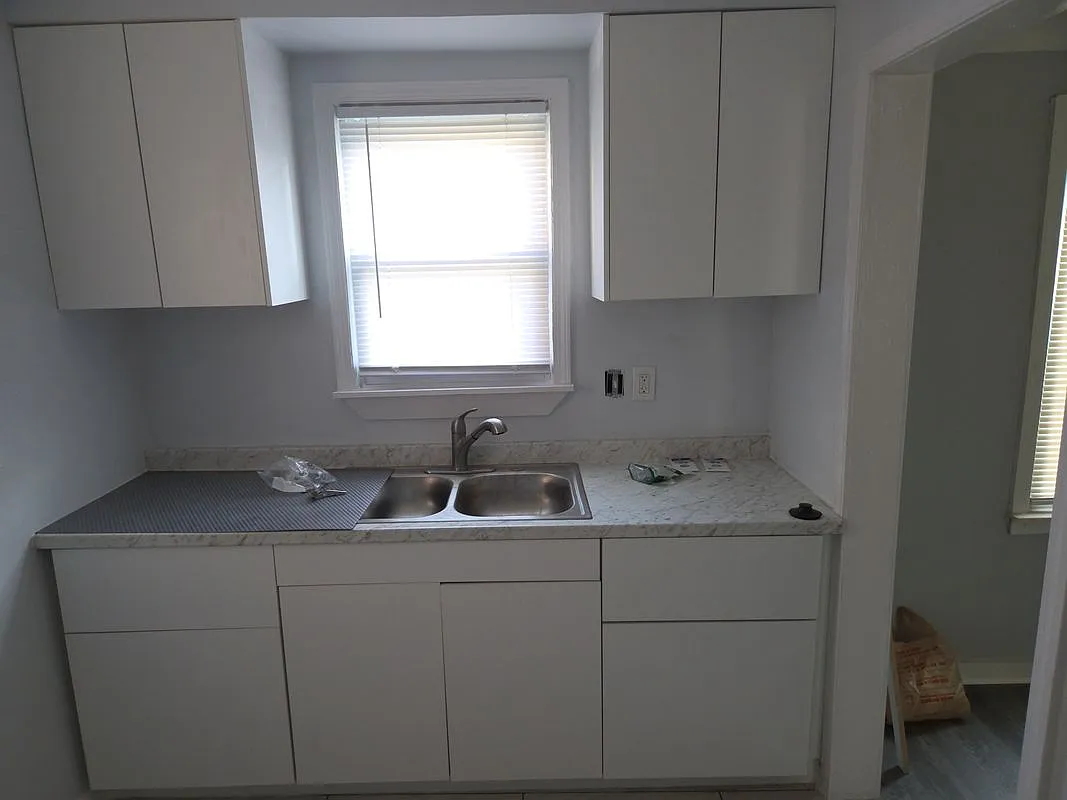2 bed, 1.0 bath, 948 sqft, $1,200 — Photo 2