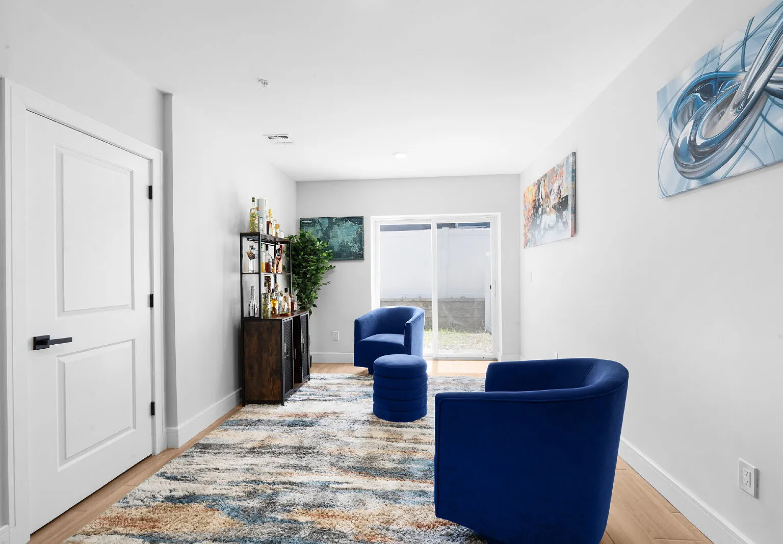2 bed, 4.0 bath, $2,995 — Photo 2