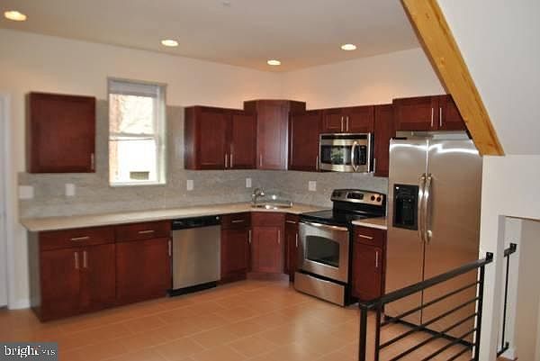 2nd image of 2046 Annin St