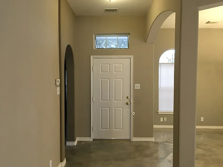 824 Cross Branch Dr — Photo 2