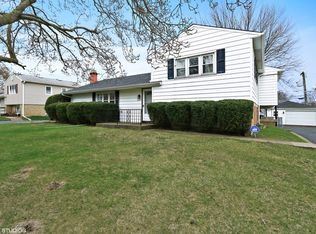 2731 Theresa Ave, Waukegan, IL 60085