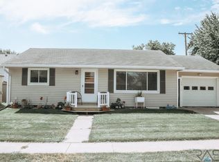 310 E Crawford St, Luverne, MN 56156