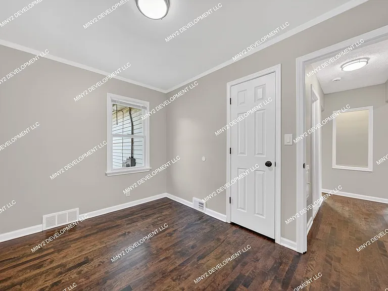 21422 Pembroke Ave — Photo 21