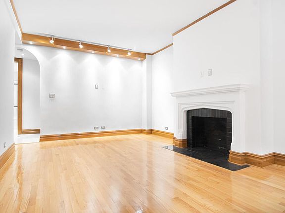 3rd image of 150 W 58th St APT 10B1