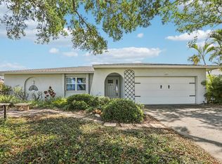 8083 Bayhaven Dr, Seminole, FL 33776