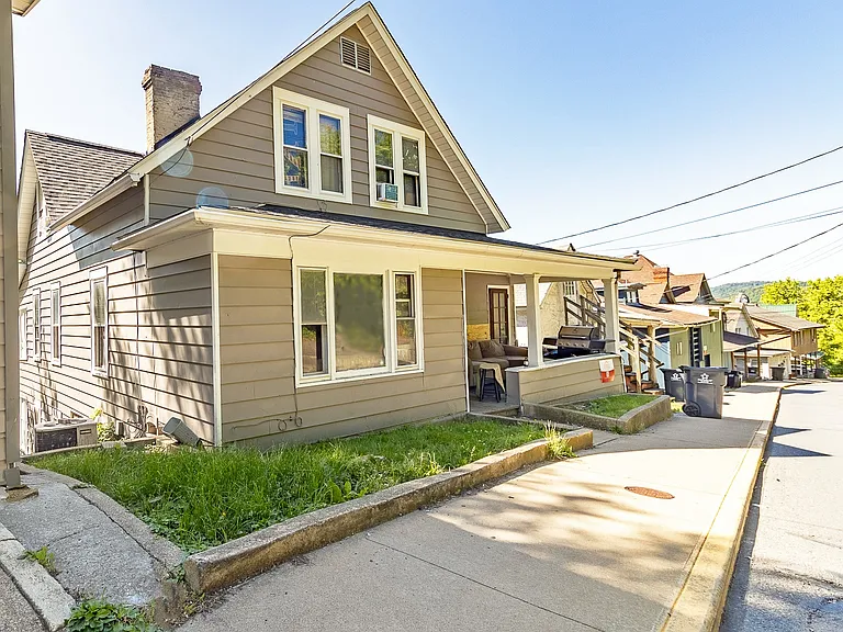 344 Stewart St — Photo 11
