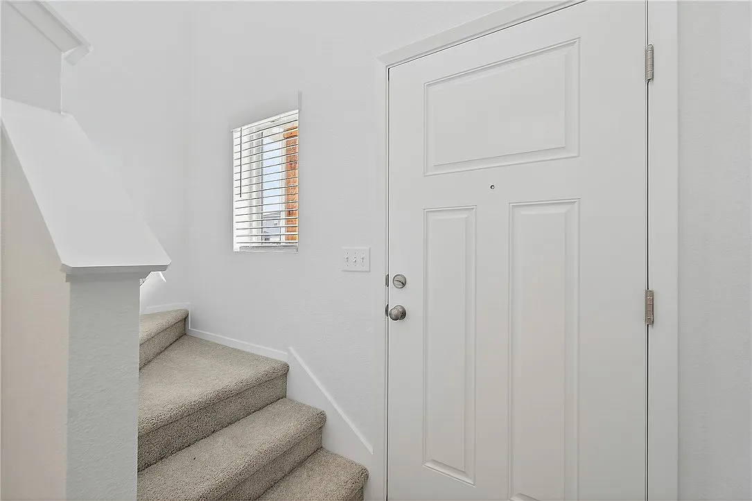 3 bed, 2.5 bath, 1599 sqft, $1,525 — Photo 4