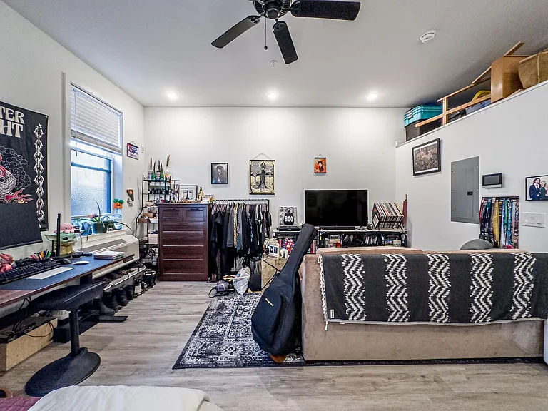 Studio House — Photo 10