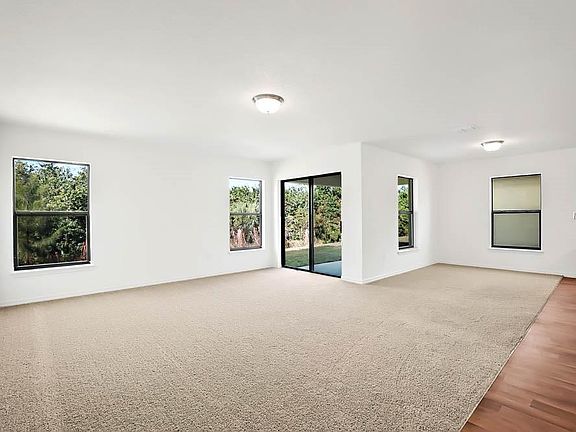 3rd image of 1712 Chatham Green Cir