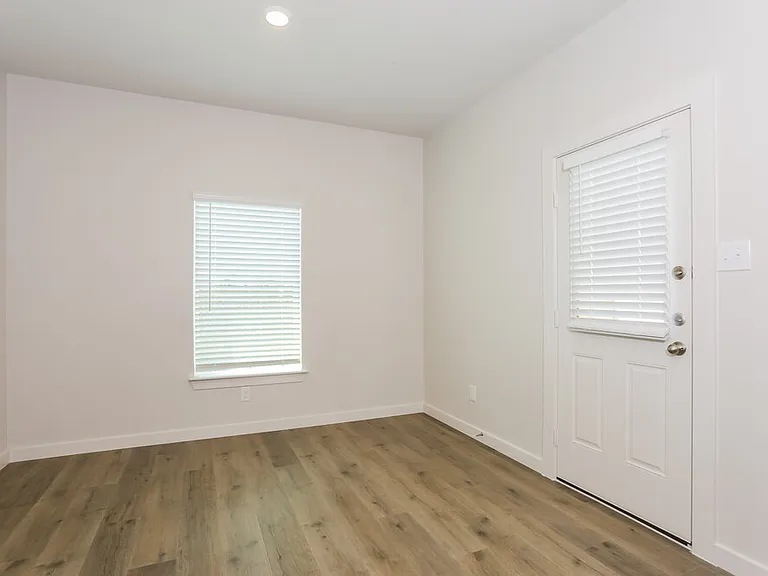 1540 Woodwinds Dr — Photo 7