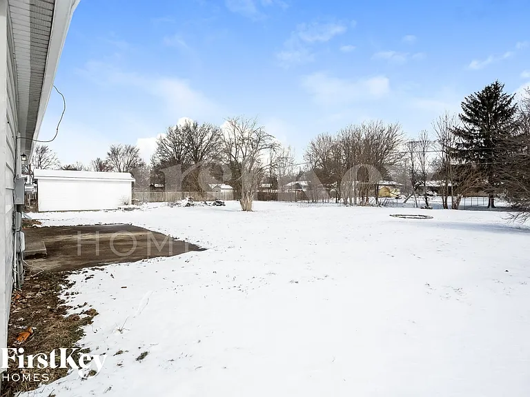 439 Fox Cir — Photo 14