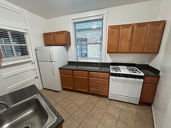 3rd image of 1239 W Chase Ave APT 3