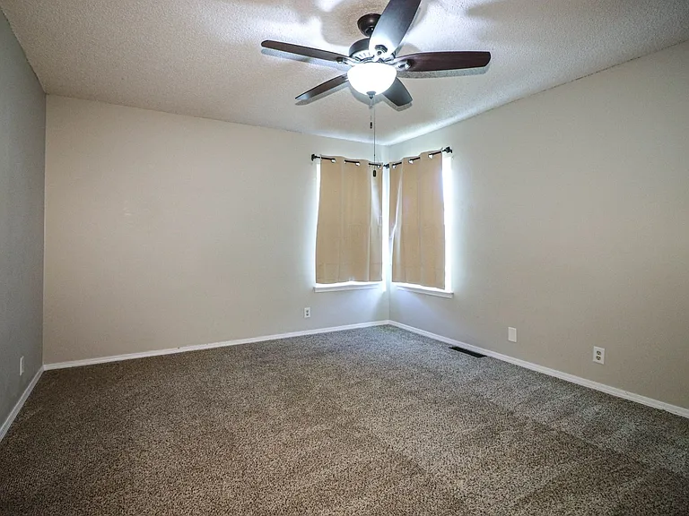 11323 S Ash St — Photo 20