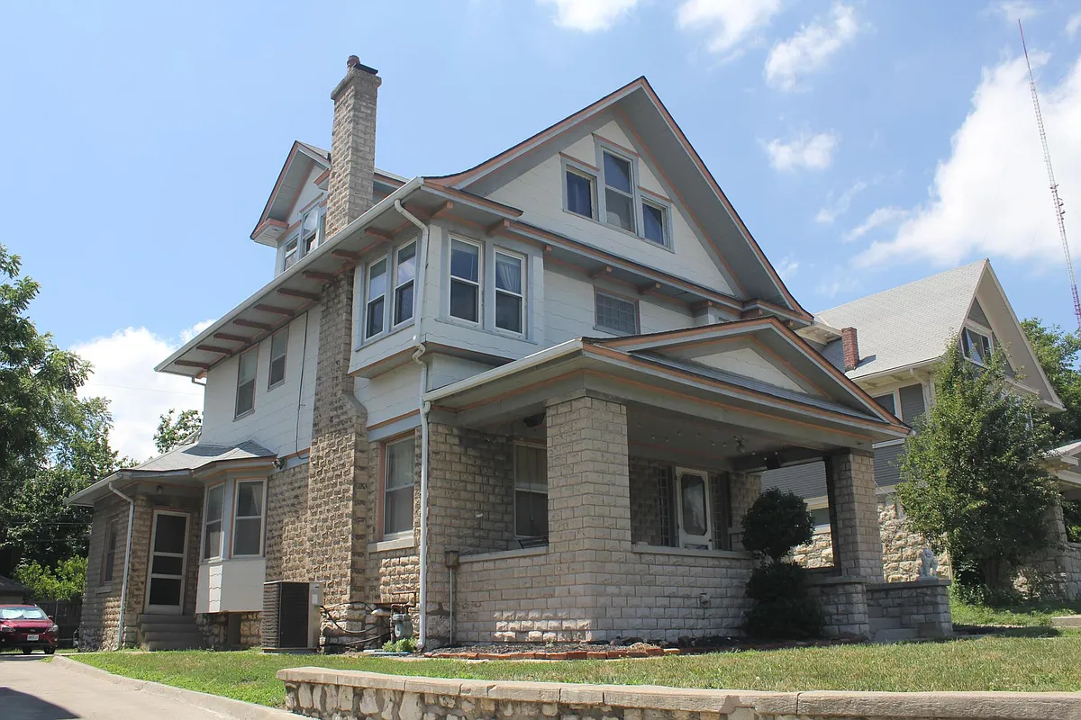 Building Photo - 3232 Summit St