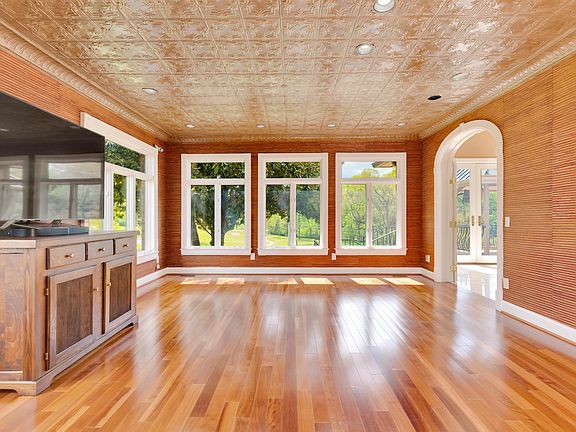 18th image of 1502 Riverview Rd