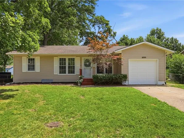 605 NW Gibson Rd, Lees Summit, MO 64063