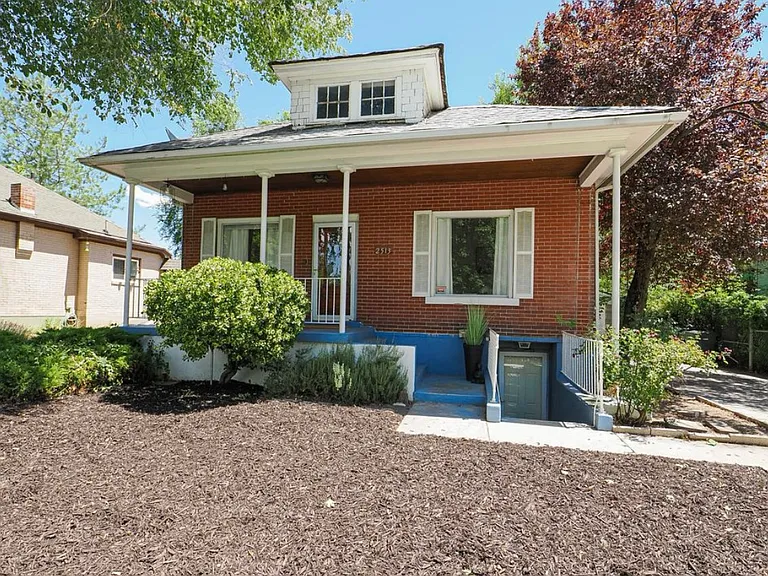 2513 S Park St — Photo 1