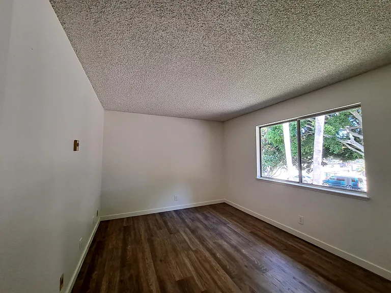 2635 Sextant Ave — Photo 18
