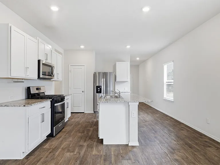 4023 Basil Mdw — Photo 6