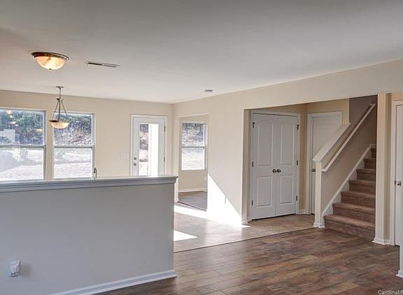 3rd image of 2207 Lake Vista Dr
