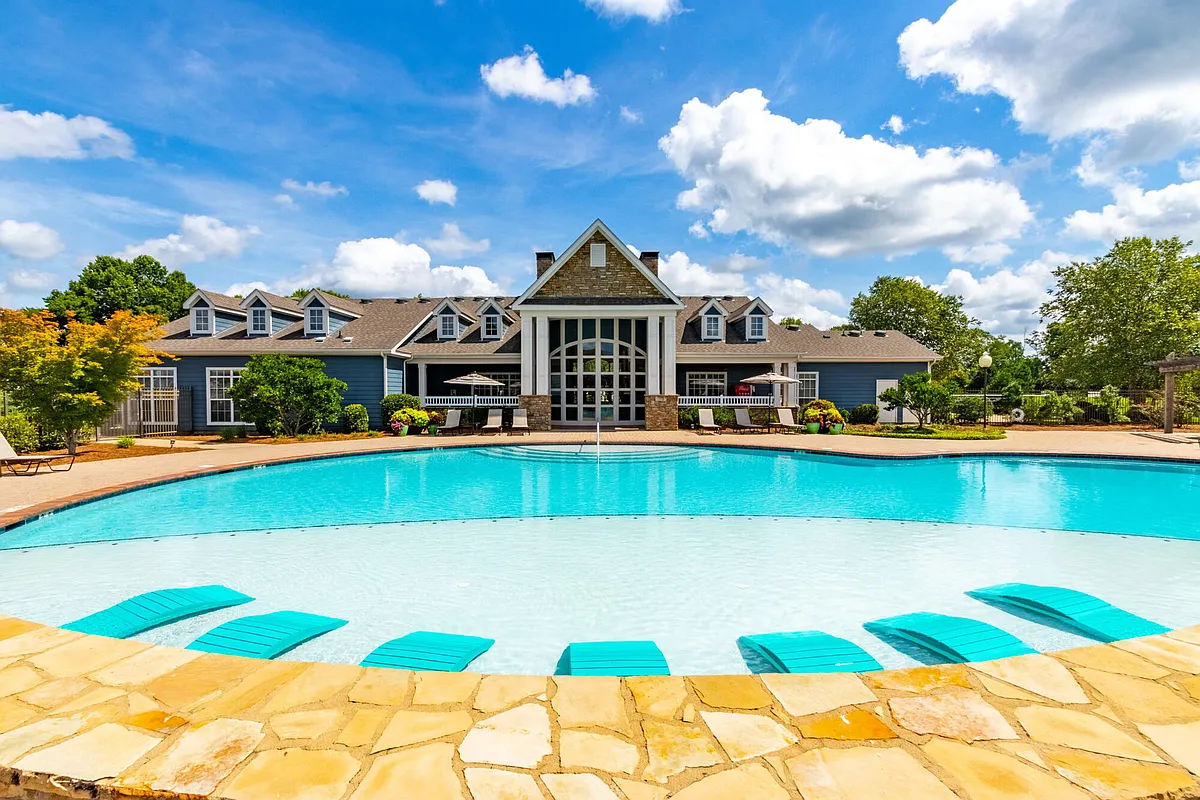 Building Photo - Summer Lake