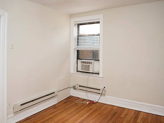 5th image of 839 W Cornelia Ave
