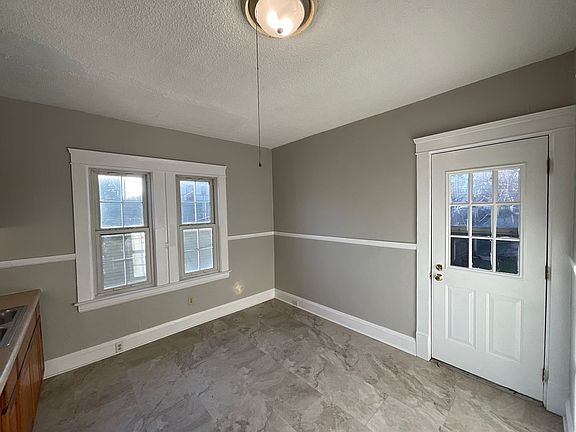 3rd image of 3210 Louisiana Ave