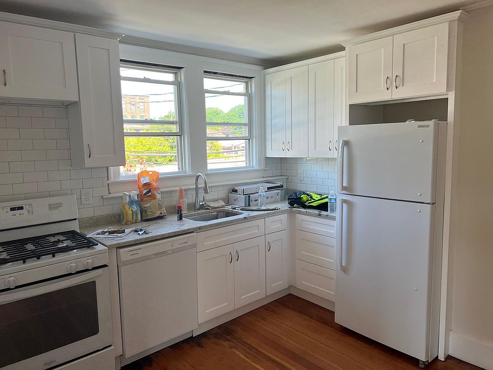 2nd image of 430 River St APT 4