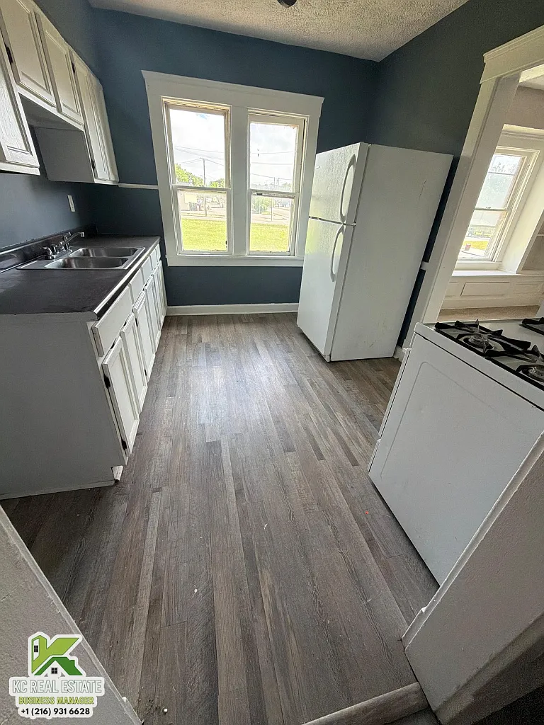 3 bed, $1,200 — Photo 2