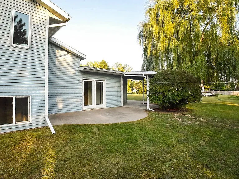 2501 Thomas Ct — Photo 29