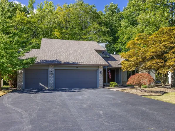 196 Creighton Ln, Rochester, NY 14612