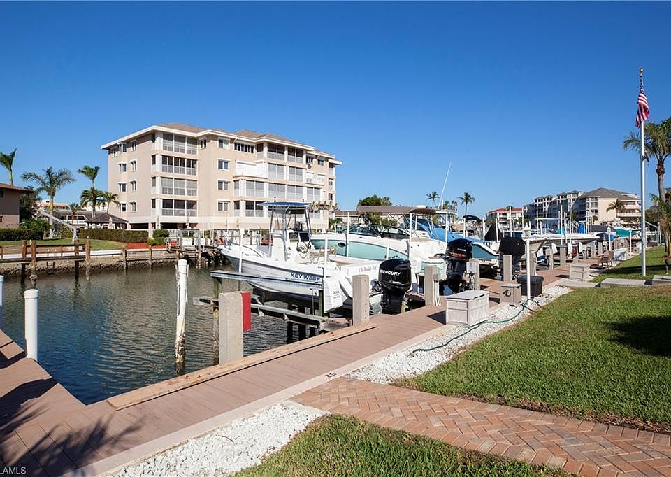 2nd image of 920 Collier Ct APT B1