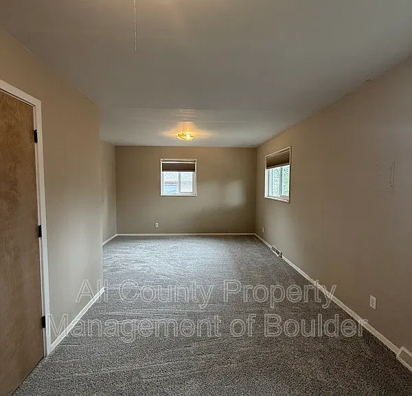 380 S 42nd St — Photo 11