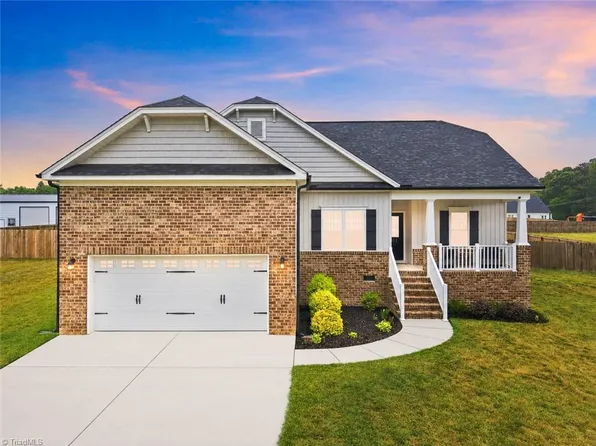 4811 Lord Andrews Pl, Liberty, NC 27298