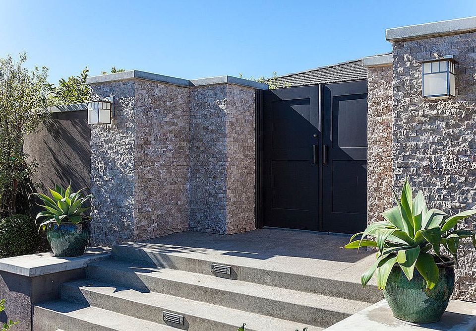 2nd image of 2715 Lighthouse Ln